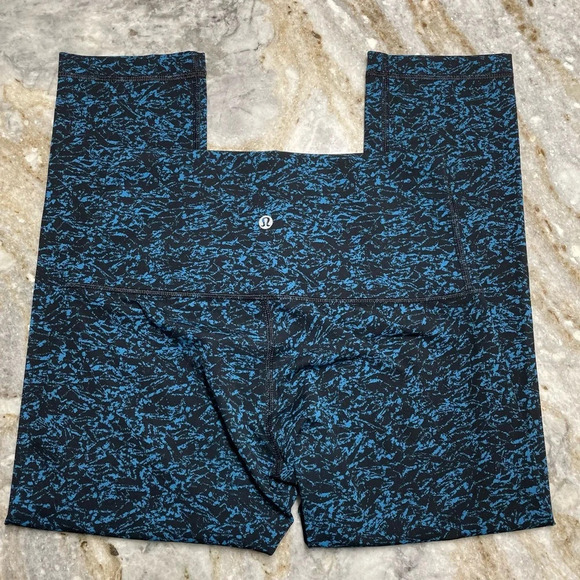 Like New Lululemon Wunder Under Crop (Hi-Rise) (21")
Iced Wave Capri Black W 8 - Picture 9 of 13
